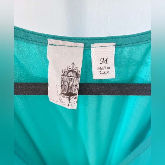 Lightweight Low Cut V-Neck Dress - Picture 3 of 4